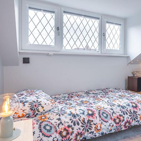 Nature Inspired Bungalow With 3 Rooms - 10 Mins From Manchester Airport Timperley ภายนอก รูปภาพ