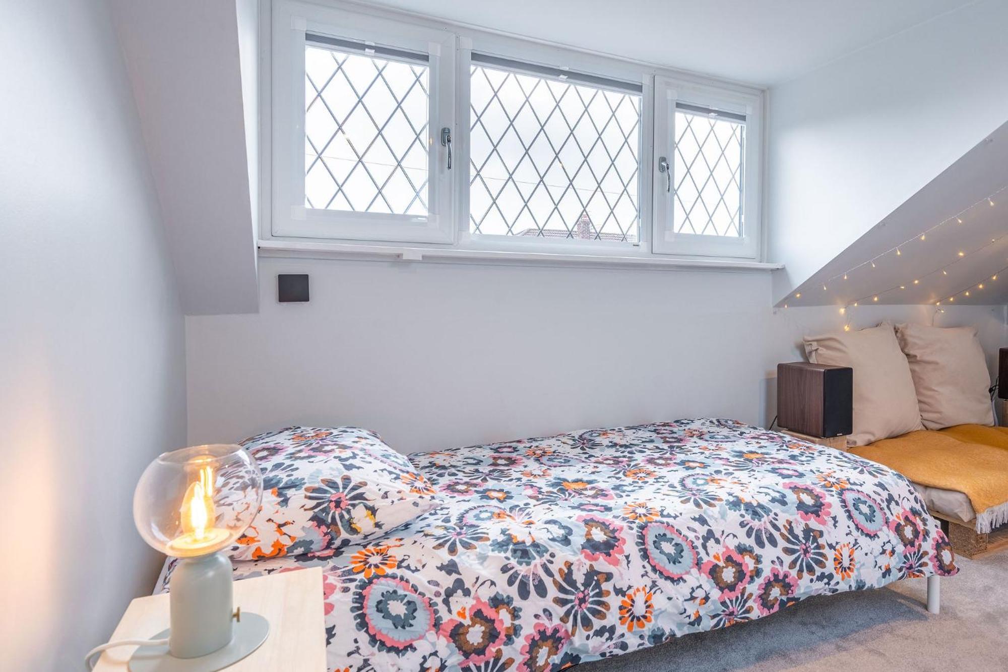 Nature Inspired Bungalow With 3 Rooms - 10 Mins From Manchester Airport Timperley ภายนอก รูปภาพ