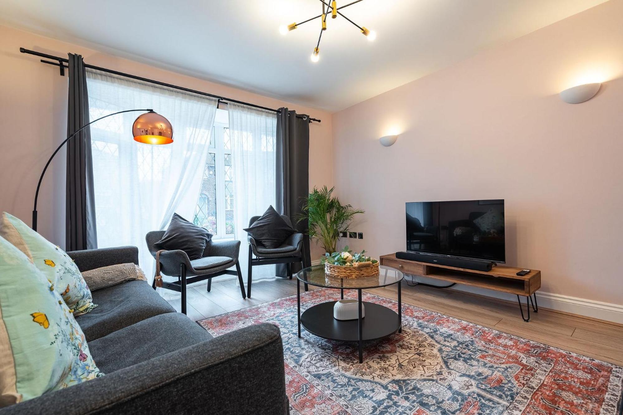 Nature Inspired Bungalow With 3 Rooms - 10 Mins From Manchester Airport Timperley ภายนอก รูปภาพ