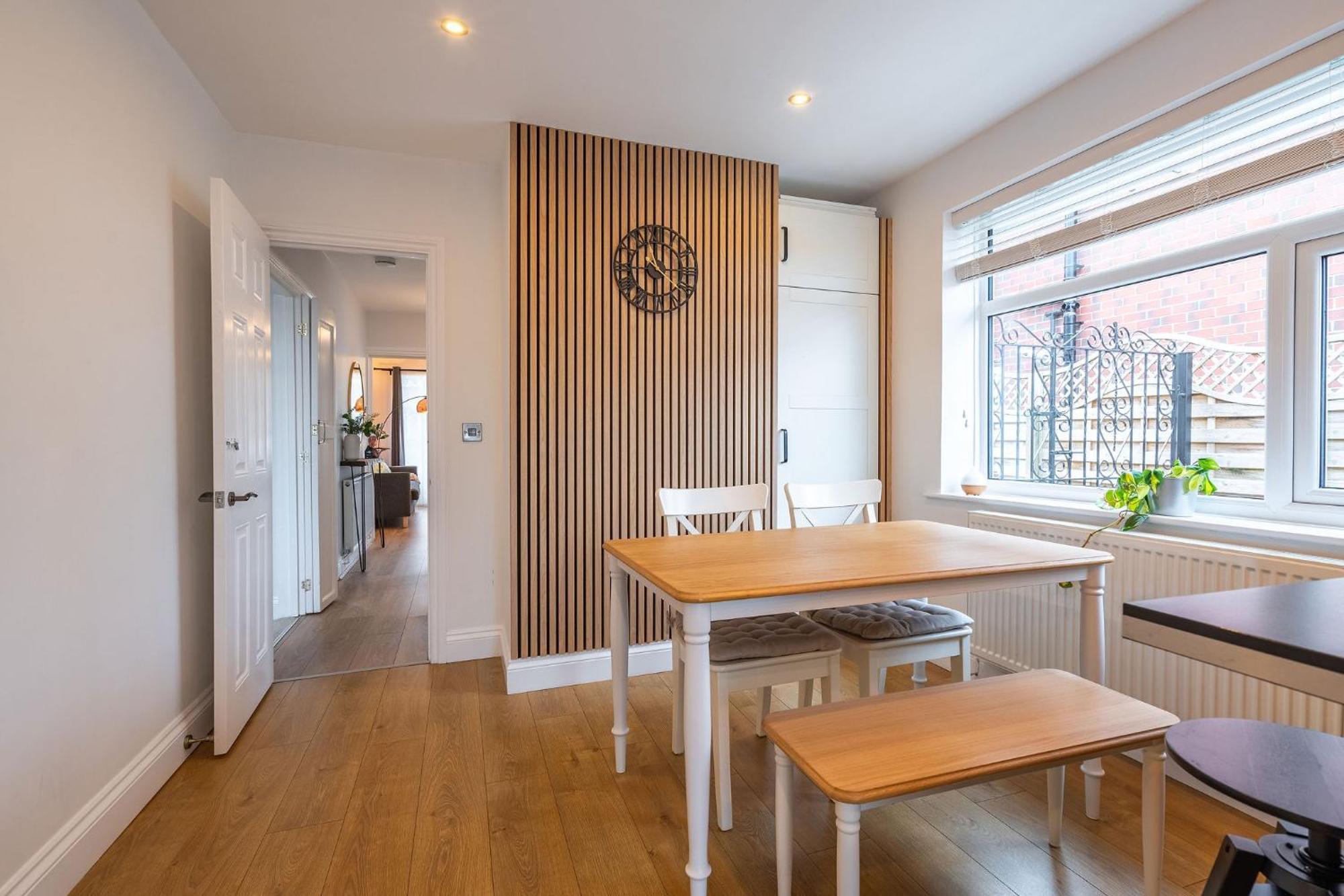 Nature Inspired Bungalow With 3 Rooms - 10 Mins From Manchester Airport Timperley ภายนอก รูปภาพ